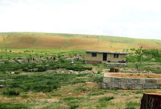 جهاد کشاورزی با ویلاسازان در مزرعه و باغ‌های سمیرم برخورد می‌کند