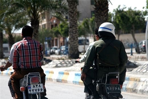 موتور راکبان بدون کلاه ایمنی قطعا توقیف می‌شود