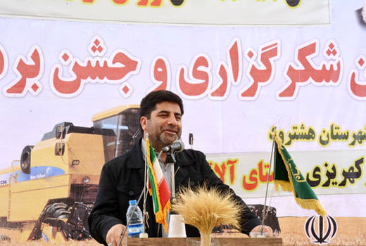 شکرگزاری برای برداشت 3.5 تن گندم از هر هکتار مزرعه دیم