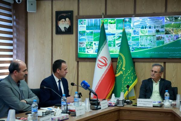 همکاریهای پژوهشی و آموزشی با فائو گسترش مییابد