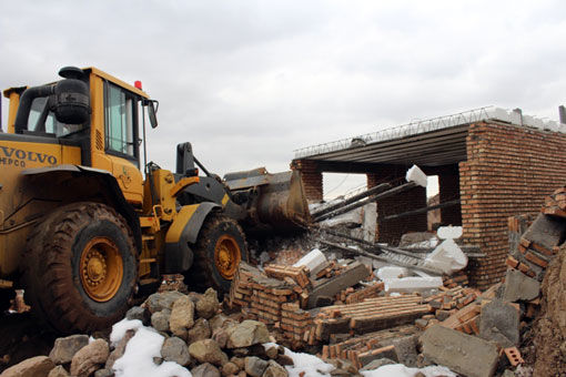 قلع و قمع 4 مورد از ساخت و سازهای غیرمجاز در اراضی کشاورزی روستاهای یام سیوان و شوردرق شهرستان مرند 