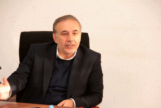 ساماندهی کاشت نهال در راستای طرح توسعه باغات در اراضی شیبدار و کم‌بازده