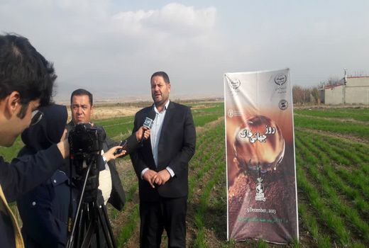 اجرای برنامه‌های متعدد به مناسبت روز جهانی خاک در مرند