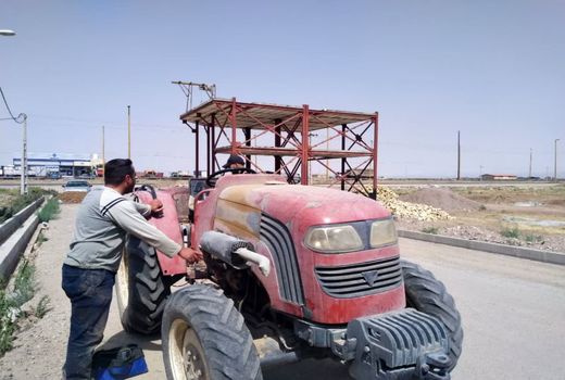 آغاز نصب سراسری GPS بر روی تراکتورها در شهرستان آبیک با هدف ارتقای بهره‌وری