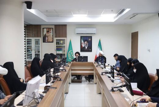 بانوان در تقویت عزت ملی و تحکیم بنیان خانواده نقش‌آفرین هستند
