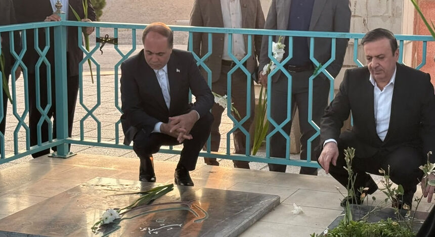 ادای احترام وزیر جهاد کشاورزی به مقام شامخ شهدای گمنام در قزوین