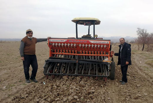 واگذاری ۲۰ دستگاه خطی کار کشت آبی و دیم به کشاورزان بناب