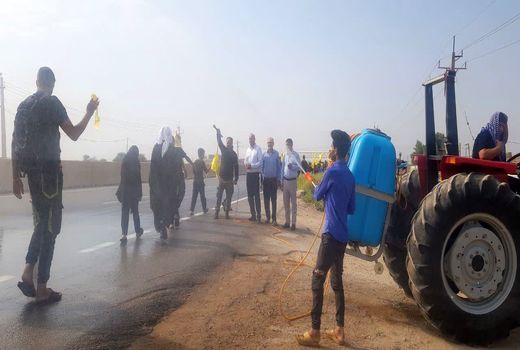 گلاب افشانی مسیر زائران اربعین حسینی در حمیدیه