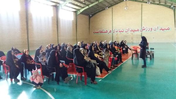 مشارکت زنان روستایی اسلامشهر در کارگاه آموزشی ایجاد باغچه‌های خانگی 