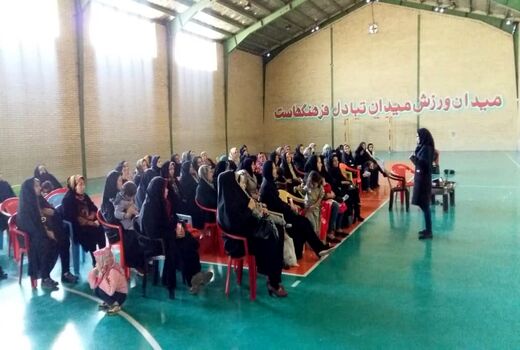 مشارکت زنان روستایی اسلامشهر در کارگاه آموزشی ایجاد باغچه‌های خانگی 