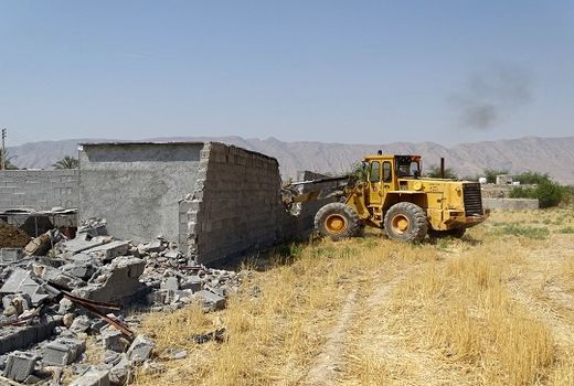 ساخت وسازهای غیرمجاز در شهرستان کازرون تخریب شد