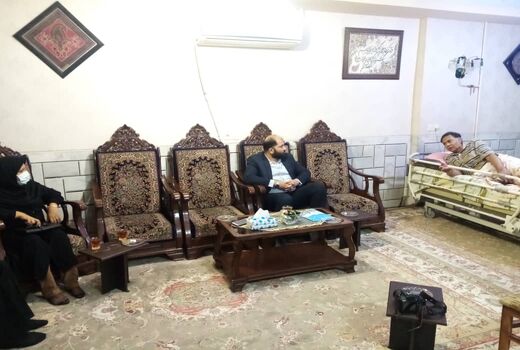 دیدار نمایندگان وزیر جهاد کشاورزی با خانواده شهید  مسعود محمدی و جانباز 70درصد غلامرضا ضیاء الدینی