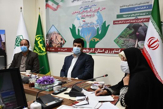 دریافت گواهی استاندارد تشویقی برای تعداد ۴ محصول تولیدی زنان آذربایجان شرقی 