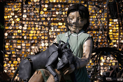 نمایش عروسک‌های غول‌پیکر در نقاط مختلف جهان‎ 
