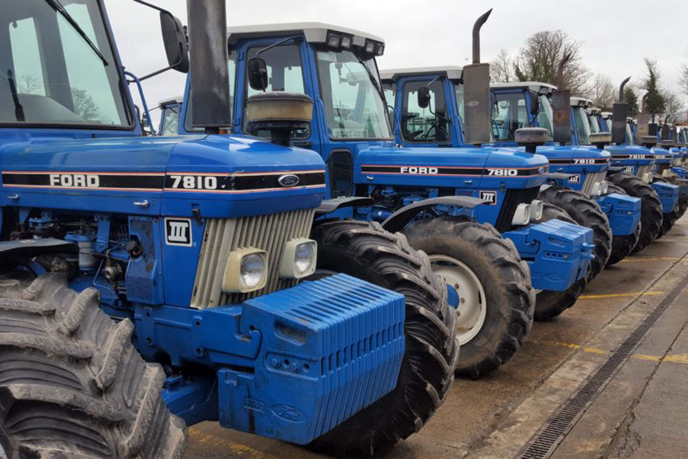 نمایشگاه تراکتورهای کمپانی فورد در ایرلند