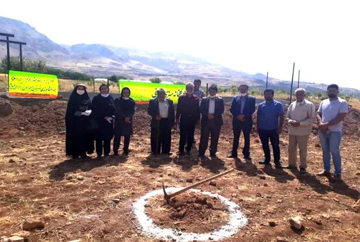 کلنگ‌زنی گلخانه سبزی صیفی در روستای آلیکوه شهرستان اردل