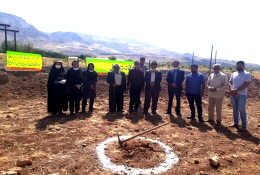 کلنگ‌زنی گلخانه سبزی صیفی در روستای آلیکوه شهرستان اردل