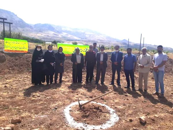 کلنگ‌زنی گلخانه سبزی صیفی در روستای آلیکوه شهرستان اردل