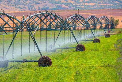 اتخاذ روش‌های نوین آبیاری راه حلی موثر برای دستیابی به اهداف سند امنیت غذایی