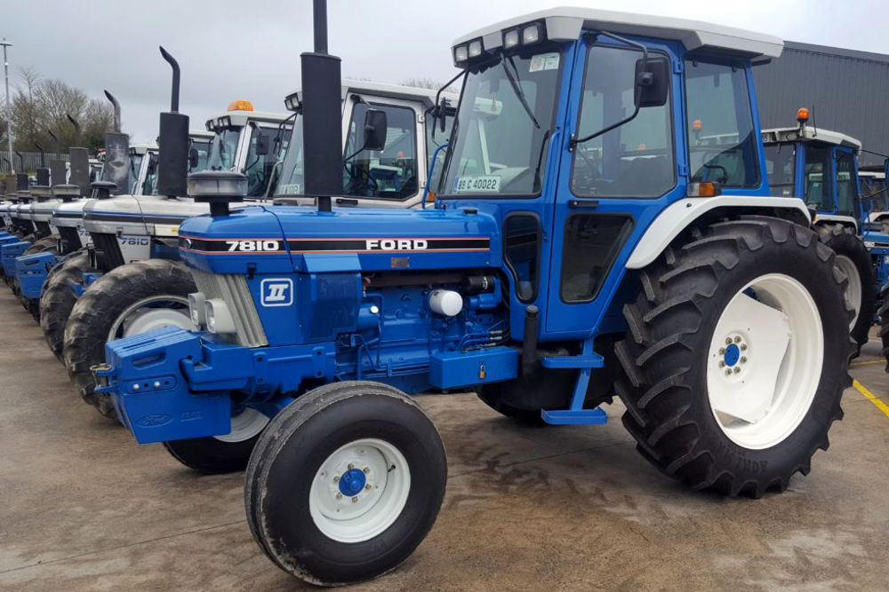 نمایشگاه تراکتورهای کمپانی فورد در ایرلند