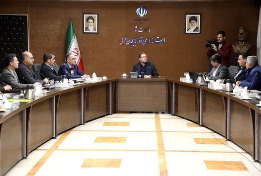 از سرمایه گذاران بخش کشاورزی استان حمایت می کنیم/ ایجاد واحدهای گلخانه‌ای در استان با جدیت پیگیری شود