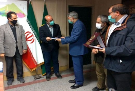 تجلیل از رئیس سازمان جهاد کشاورزی استان اردبیل به عنوان مدیر نمونه ملی یاور تحقیقات به همراه سه محقق برتر