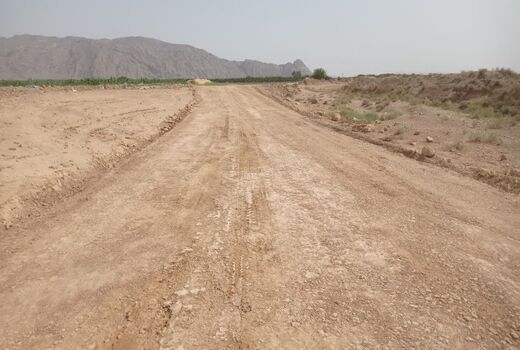 احداث جاده بین مزارع با خودیاری مردمی در استهبان 
