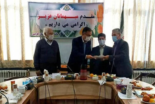 تجلیل  از تلاش‌ها و نقش سازنده مدیریت جهادکشاورزی شهرستان هریس در افزایش سهمیه نهاده های دامی و تامین نیاز دامداران 