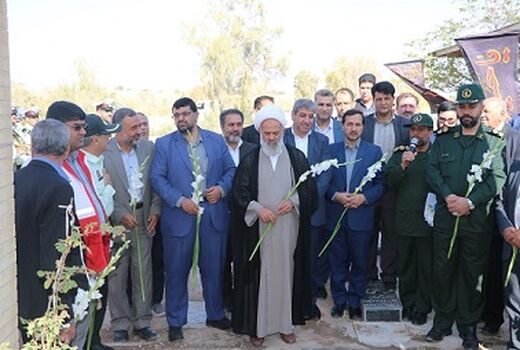 حضور رئیس سازمان و مسئول حوزه نمایندگی ولی فقیه درسازمان جهاد کشاورزی استان کرمان درآیین غبارروبی شهید باقدرت جوپاری ازشهدای واقعه 24 مهرکرمان