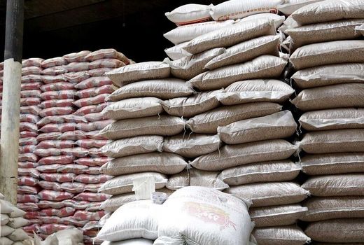 انبارهای کشور مملو از کالا‌های اساسی