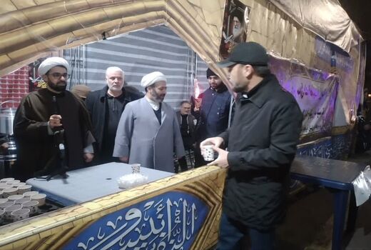 برپایی ایستگاه صلواتی  در میدان ساعت تبریز به مناسبت شهادت رهبر معظم انقلاب حضرت امام خامنه ای