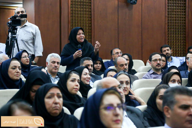نشست صمیمانه دکتر علی تیموری معاون توسعه مدیریت و منابع وزارت جهاد کشاورزی و مدیران ارشد این معاونت با کارکنان وزارتخانه