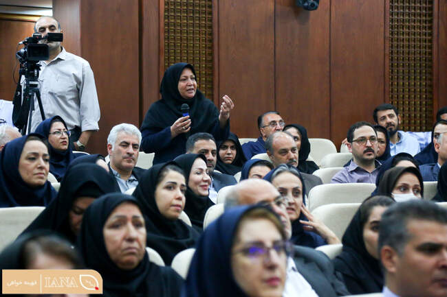 نشست صمیمانه دکتر علی تیموری معاون توسعه مدیریت و منابع وزارت جهاد کشاورزی و مدیران ارشد این معاونت با کارکنان وزارتخانه