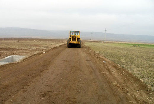 احداث و مرمت جاده های دسترسی به مزارع کشاورزی تحت پوشش پروژه 1520 هکتاری حاشیه ارس 