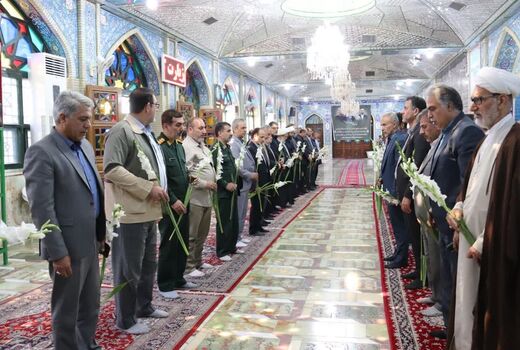 جهادگران استان سمنان مزار شهدا را گلباران کردند