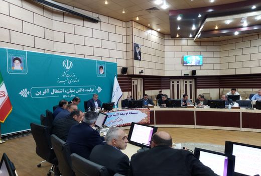 افزایش بهره وری و کاهش خسارت با انتقال کشت از فضای باز به گلخانه میسر می شود