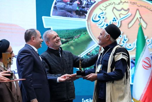 کشاورزان سرمایه‌های بزرگ و ارزشمند کشورند/ تاکید بر مسئولیت وزارت جهاد کشاورزی در ایجاد هماهنگی برای رشد و ارتقای کشاورزان
