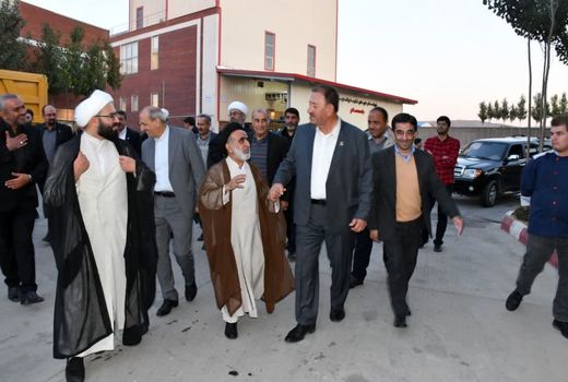 بازدید نماینده ولی فقیه در وزارت جهاد کشاورزی از مجموعه خوراک دام و طیور رضوان دانه