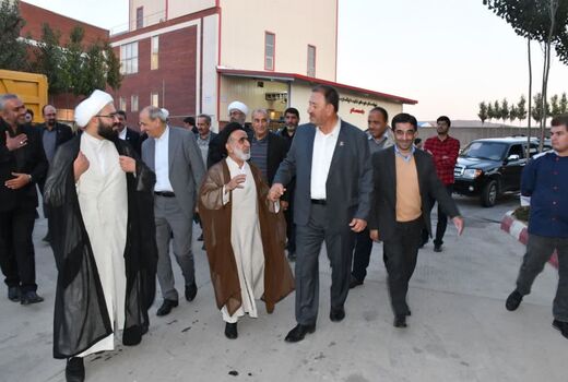 بازدید نماینده ولی فقیه در وزارت جهاد کشاورزی از مجموعه خوراک دام و طیور رضوان دانه