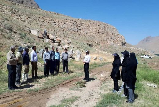 برگزاری کارگاه آموزشی آشنایی با بیماری لکه باکتریایی گندم در شهرستان کیار