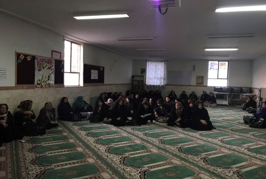 آشنایی بانوان شهرستان البرز با زراعت چوب با آب‌های نامتعارف