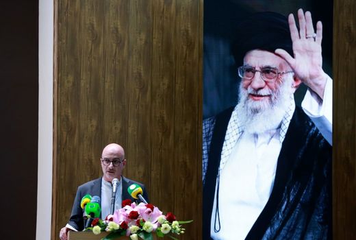 امید و اعتماد پایه‌های اصلی گفت‌وگو در جامعه است