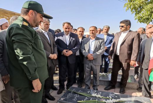 وزیر جهادکشاورزی با شهدای شهرستان باروق تجدید میثاق کرد