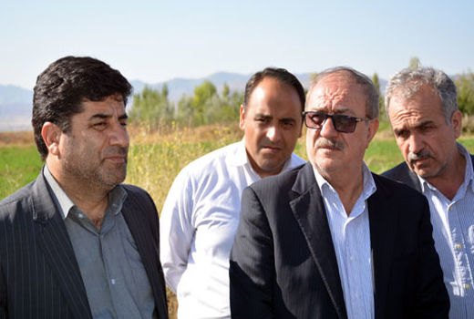 بازدید معاون آب و خاک وزارت جهاد کشاورزی از طرح آبیاری بارانی و قطره ای اراضی پایاب سد مقصودلوی شهرستان هریس 