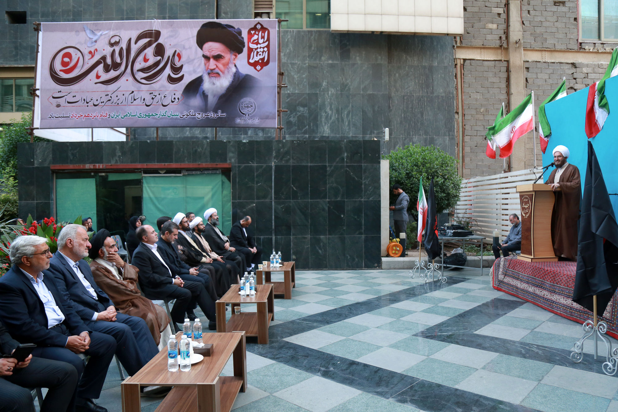  آیین بزرگداشت ارتحال امام خمینی (ره) در محل وزارت جهاد کشاوزری  