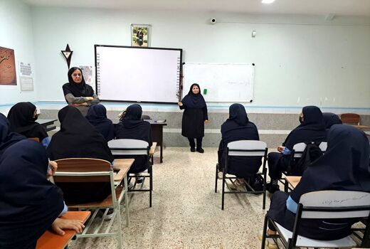 کارآفرینی از طریق کشت گیاهان دارویی در آبادان