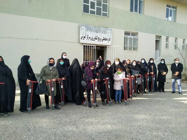 توزیع 20 دستگاه نشاکار دستی به بانوان روستایی شهرستان تاکستان