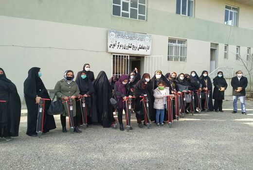 توزیع 20 دستگاه نشاکار دستی به بانوان روستایی شهرستان تاکستان