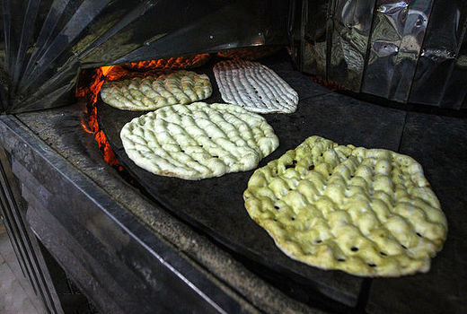 بوی ترشیدگی نان از جوش شیرین است