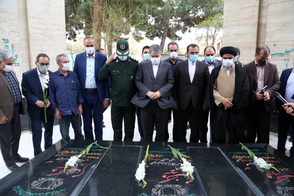 تجدید میثاق وزیر جهاد کشاورزی با شهدای شهرستان نظرآباد